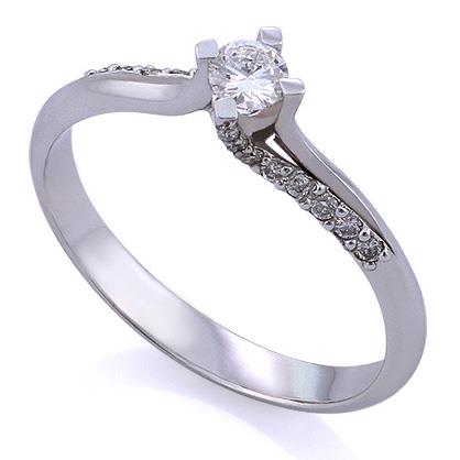 Помолвочное кольцо с 1 бриллиантом 0,07 ct 2/5 и 16 бриллиантами 0,07 ct 3/5 белое золото 750° 