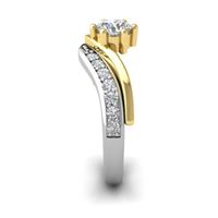 Кольцо с 1 бриллиантом 0,45 ct 4/5 и 7 бриллиантами 0,12 ct 4/5 из белого и желтого золота 585°