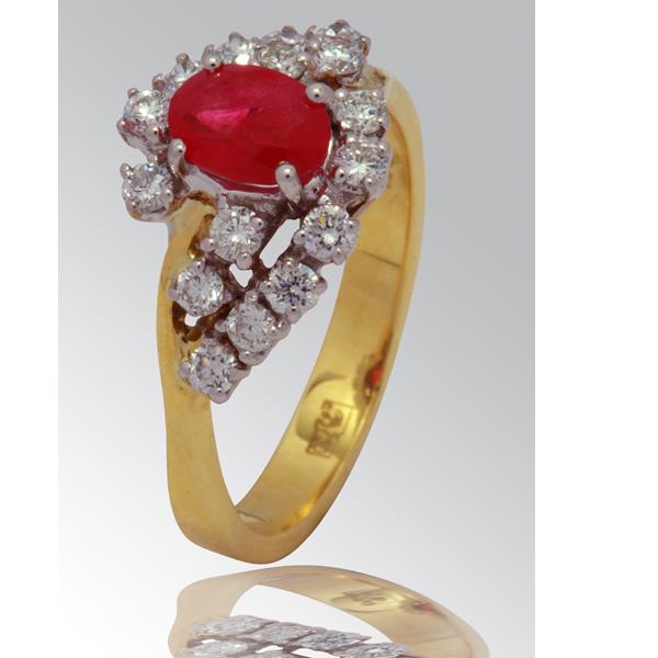 Кольцо золотое с бриллиантами и рубинами 750 пробы, артикул R-635-132