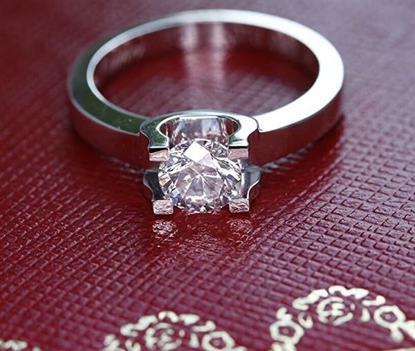 Помолвочное кольцо с 1 бриллиантом 0,15 ct 3/4 белое золото 585°