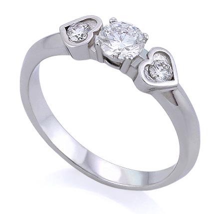 Помолвочное кольцо с 3 бриллиантами 0,30 ct (центр 1 бриллиант 0,20 ct 3/3, боковые 2 бриллианта 0,10 ct 3/4) белое золото 585°