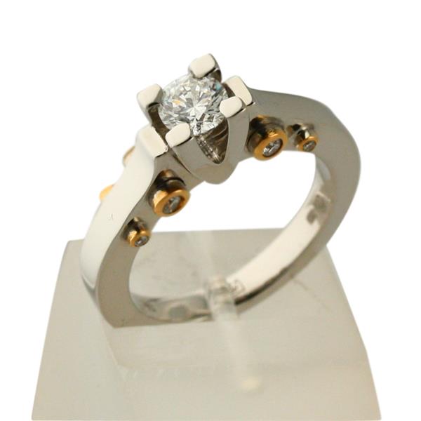 Помолвочное кольцо из двухцветного золота с бриллиантами 0,63 карат
