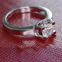 Помолвочное кольцо с 1 бриллиантом 0,32 карат белое золото 585°