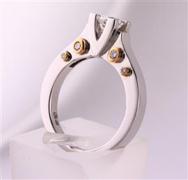 Помолвочное кольцо из двухцветного золота с бриллиантами 0,63 карат, артикул R-НП 024