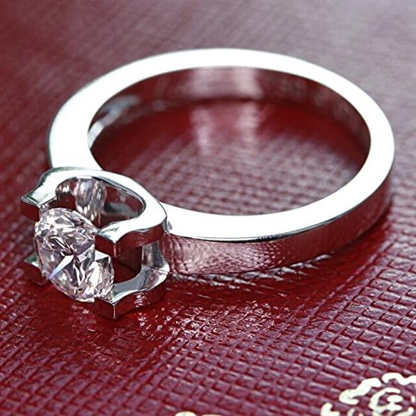 Помолвочное кольцо с 1 бриллиантом 0,32 карат белое золото 585°