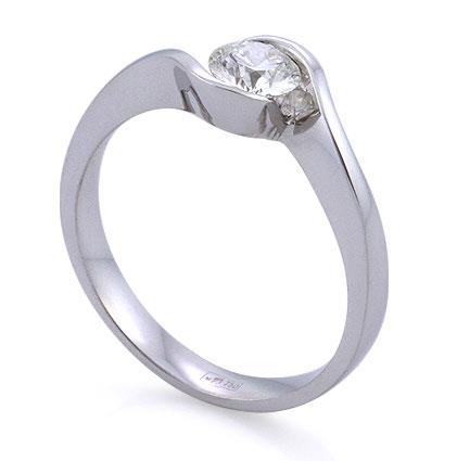 Помолвочное кольцо "Нежность" из белого золота 750 пробы с 1 бриллиантом 0,55 карат
