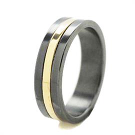 Обручальное кольцо из титана со вставкой из золота, артикул R-Т8030