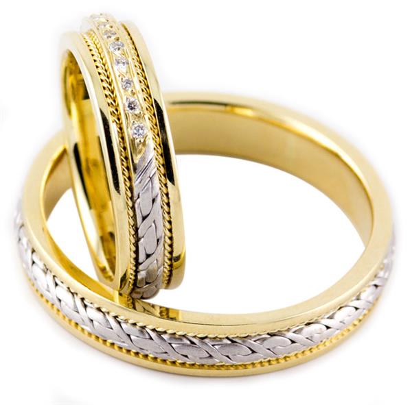 Обручальные кольца парные с бриллиантами из золота 585 пробы